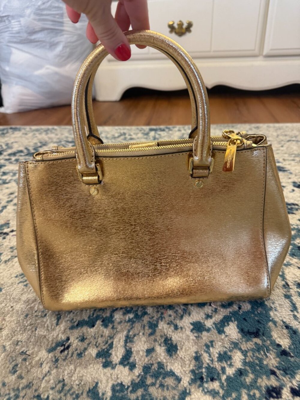 Michael Kors Gold Sutton Bag - Picture 4 of 10